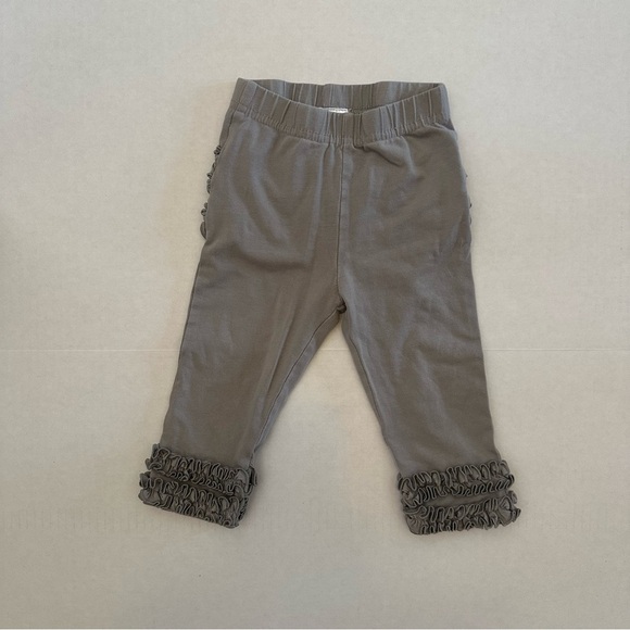 🌟3/$20🌟 Ruffle Butts cotton ruffle leggings. Size 6-12M. - Picture 1 of 5